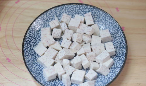 天冷最饞此道菜，蒸一蒸就好，美味營(yíng)養(yǎng)高，滋補(bǔ)強(qiáng)身，全身熱乎乎——腌制鹽蒸美味